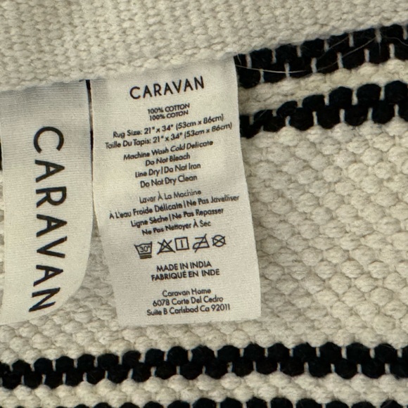 21x34 throw rug black and white - Picture 3 of 3